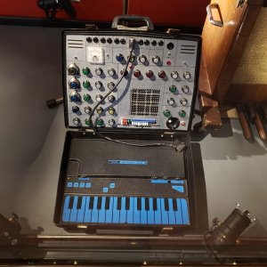 synthi_aks.jpg