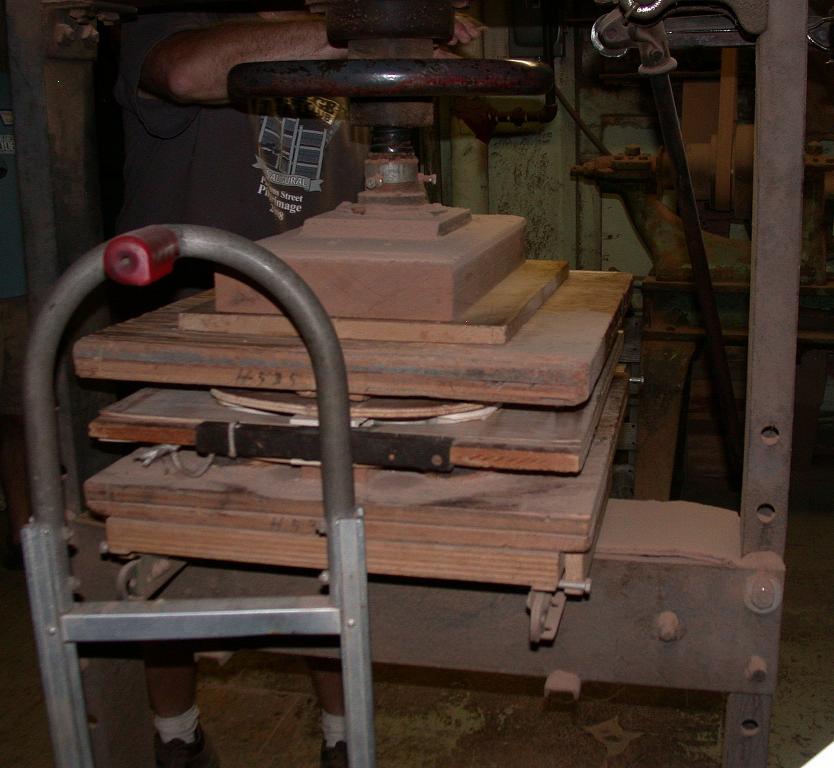 '08 PSPI - Face/Back Bonding in the Glue Press
