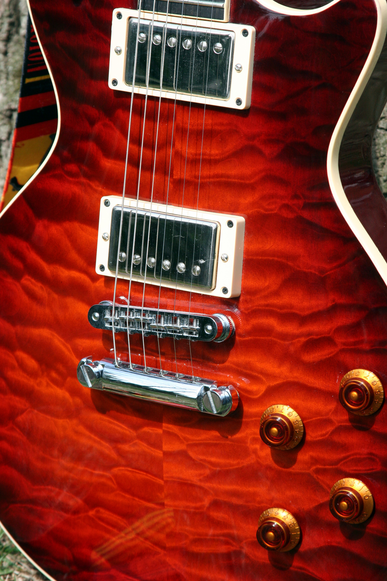 H150 Custom Quilt in Teardrop Rootbeer Burst